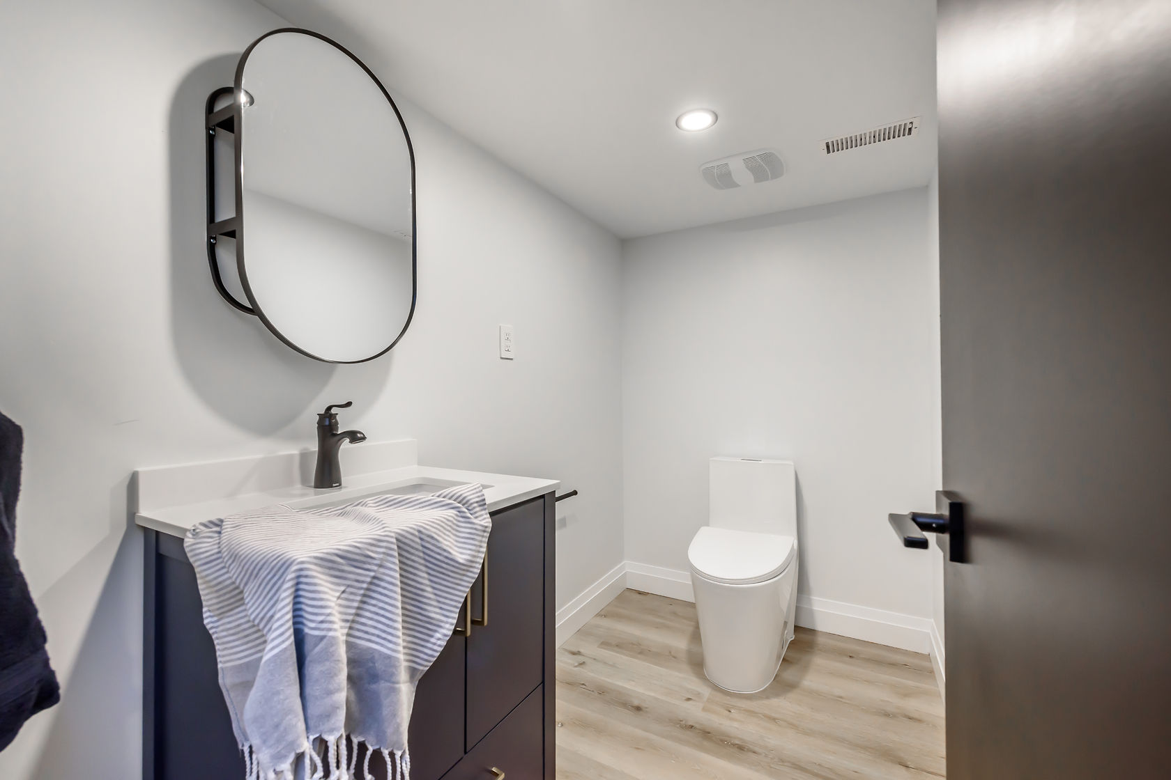 Clean modern bathroom with good lighting and staging - strong portfolio piece for virtual tours and marketing — Gateshead, Hamilton | MTC Renovations