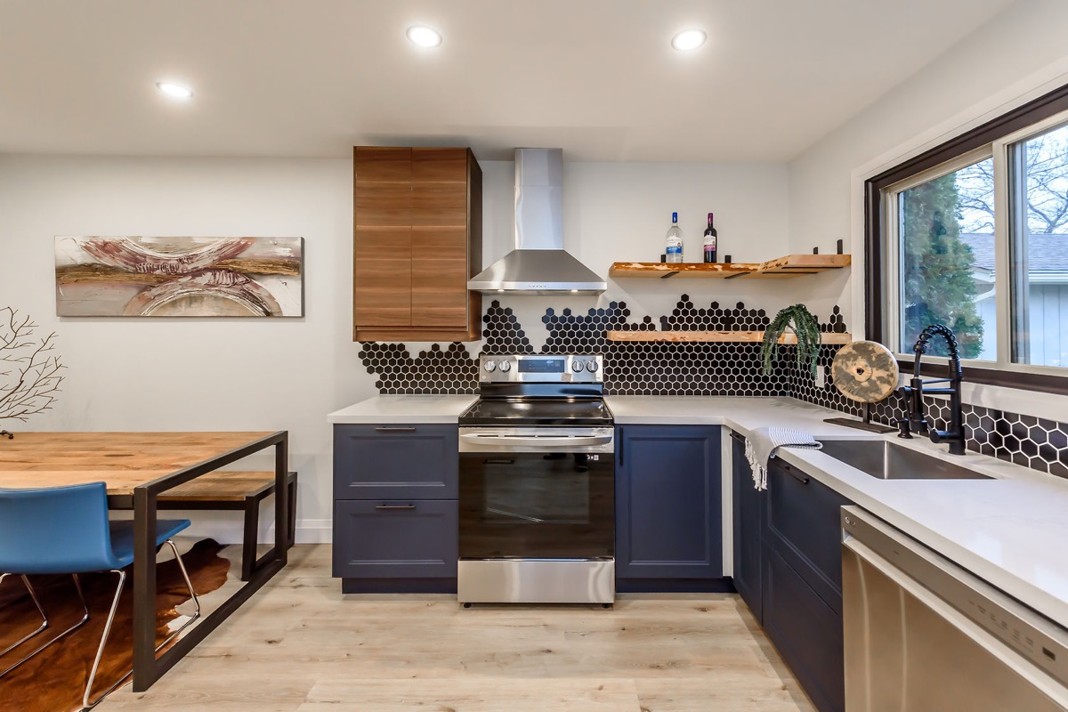 Premium finished kitchen with dramatic hexagon backsplash and strong material contrast — Gateshead, Hamilton | MTC Renovations